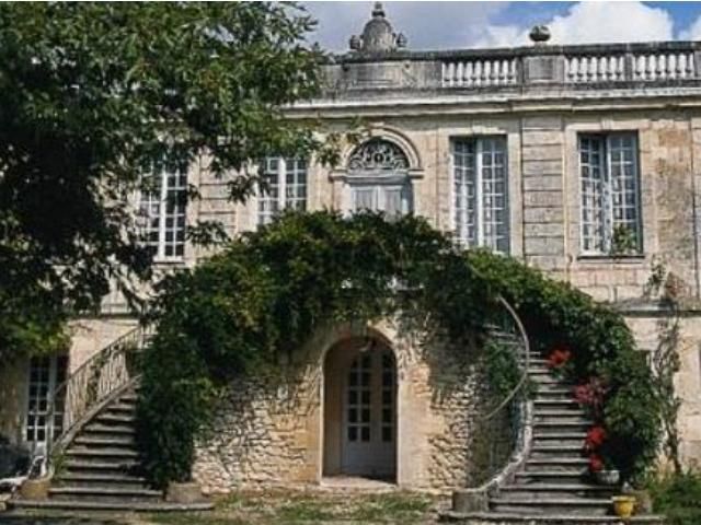 У Франції випадково зруйнували замок 18 ст. бізнесмена з Росії У Франції випадково зруйнували замок 18 ст. бізнесмена з Росії