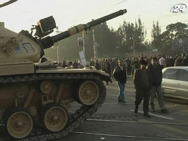 В Египте перед президентским дворцом разместили танки