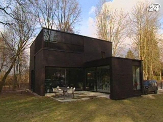 Немец построил жилье со скрытой кухней Немец построил жилье со скрытой кухней