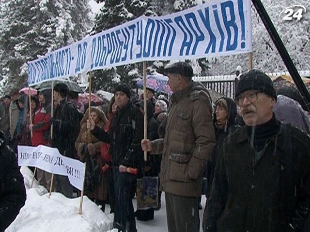 Науковці пікетували Раду: на науку в бюджеті-2013 грошей нема