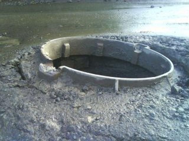 В Киеве 8-летний мальчик провалился в яму с горячей водой В Киеве 8-летний мальчик провалился в яму с горячей водой