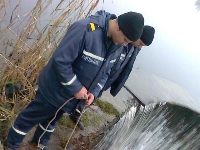 У ставку на Черкащині знайшли тіло залізничника (Фото) У ставку на Черкащині знайшли тіло залізничника (Фото)