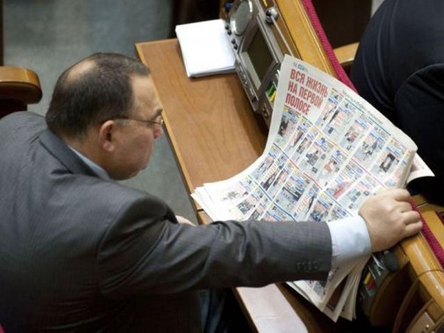 Треть депутатов оценили свою работу на "тройку" Треть депутатов оценили свою работу на "тройку"