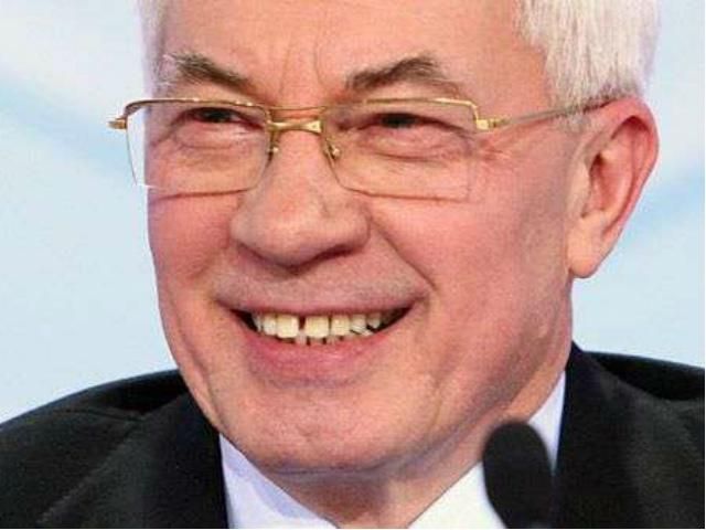 Азаров каже, що він не казкар, але автобани в Україні будуть Азаров каже, що він не казкар, але автобани в Україні будуть