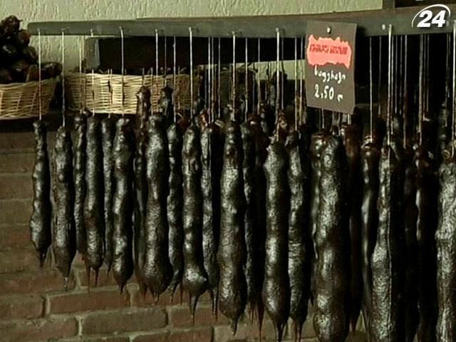 У Грузії готують традиційний різдвяний десерт – чурчхелу У Грузії готують традиційний різдвяний десерт – чурчхелу