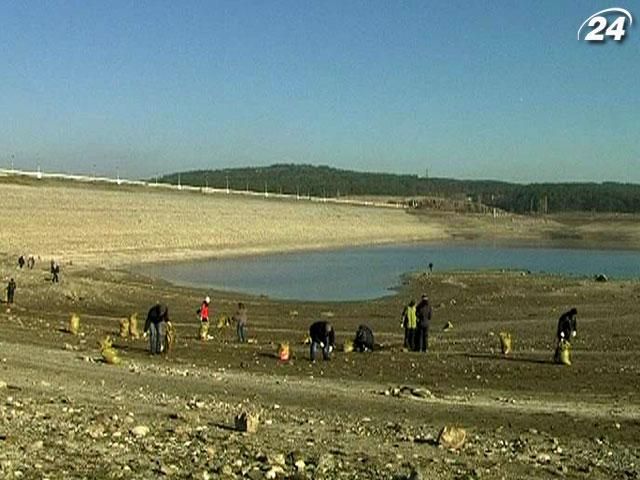 Сімферопольці очистили водосховище від сміття