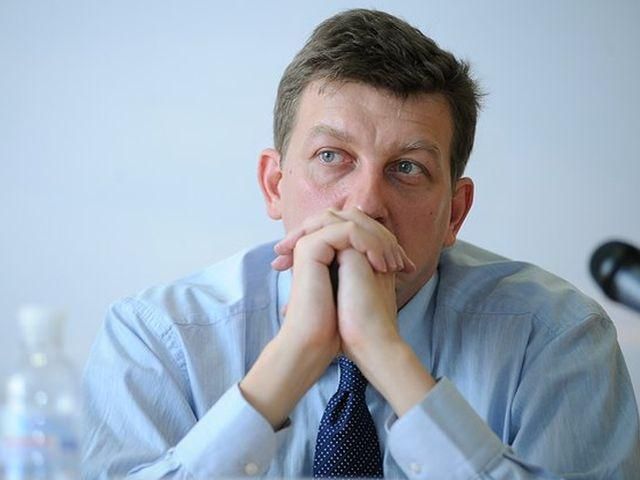 Доний пожаловался Захарченко из-за подброшенного ему "пакетика с неизвестным содержимым" Доний пожаловался Захарченко из-за подброшенного ему "пакетика с неизвестным содержимым"