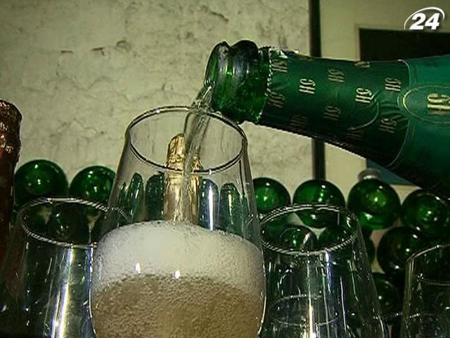 В Крыму готовятся встретить конец света на заводе шампанских вин В Крыму готовятся встретить конец света на заводе шампанских вин