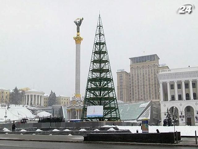 Через неделю на Майдане Незалежности зажгут елку Через неделю на Майдане Незалежности зажгут елку