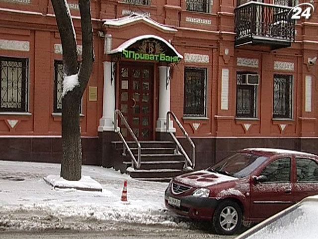 Лідер за капіталом - “ПриватБанк”, за кількістю відділень - “Ощадбанк” Лідер за капіталом - “ПриватБанк”, за кількістю відділень - “Ощадбанк”