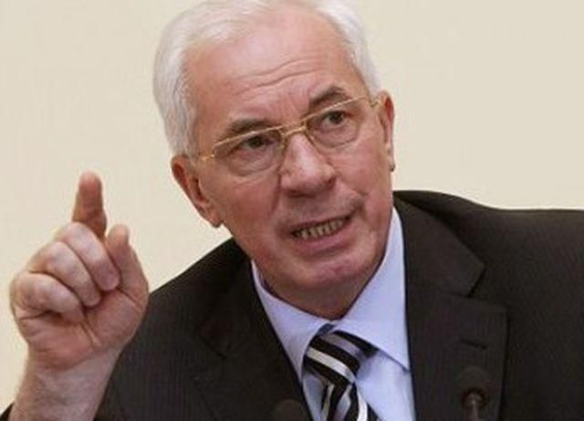 Азаров розпорядився виплатити зарплати бюджетникам за два дні Азаров розпорядився виплатити зарплати бюджетникам за два дні