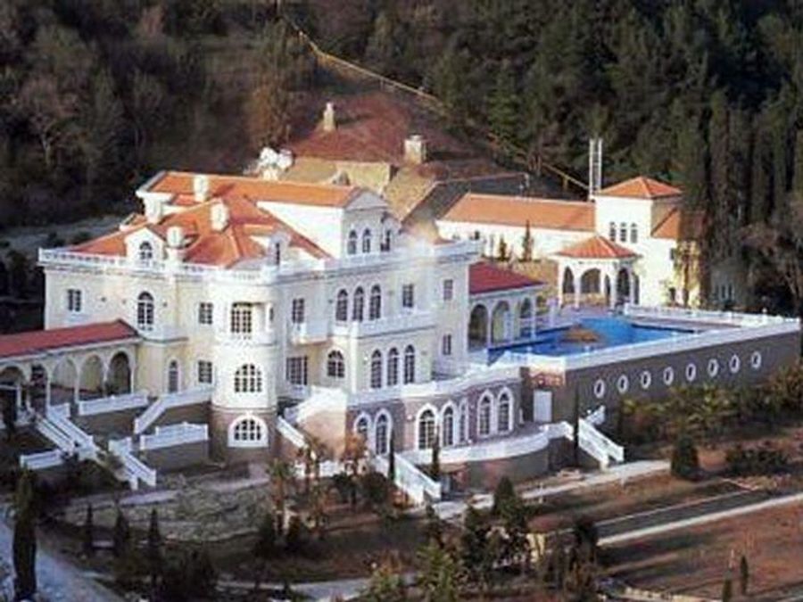 Майже половина українців хочуть забрати в Януковича "Межигір’я" Майже половина українців хочуть забрати в Януковича "Межигір’я"