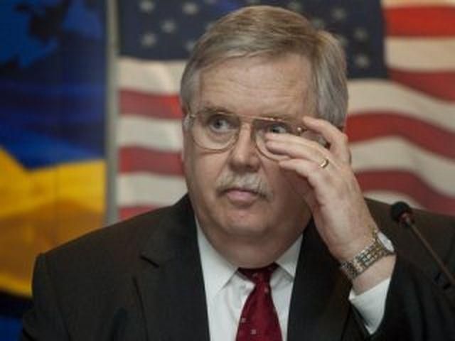 Посол США: Визу Кузьмину отменили, но арестовывать не собирались Посол США: Визу Кузьмину отменили, но арестовывать не собирались