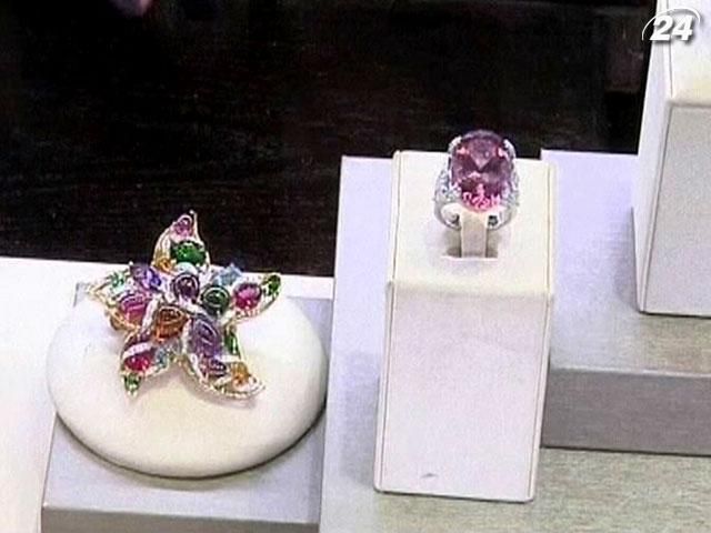 Французький холдинг PPR купує частину китайської ювелірної компанії Qeelin Французький холдинг PPR купує частину китайської ювелірної компанії Qeelin