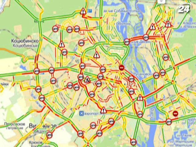 Движение в Киеве парализовано из-за снегопада и многочисленных ДТП Движение в Киеве парализовано из-за снегопада и многочисленных ДТП