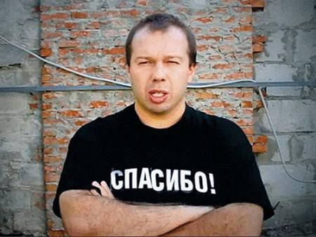 Украинец, известный благодаря скандальным футболкам, получил политическое убежище
