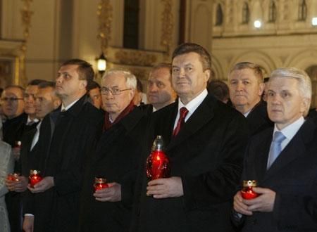 Перед работой в новом парламенте регионалы помолятся в Лавре Перед работой в новом парламенте регионалы помолятся в Лавре