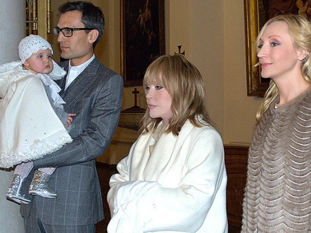 Пугачова стала хрещеною власної внучки Пугачова стала хрещеною власної внучки