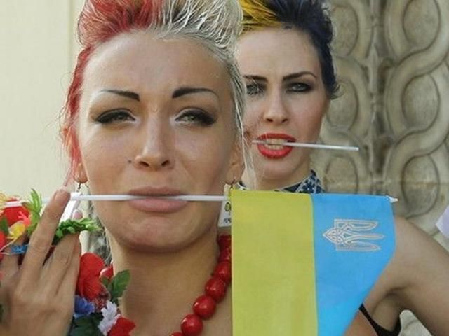 FEMEN намагались прорватись на засідання нової Ради FEMEN намагались прорватись на засідання нової Ради