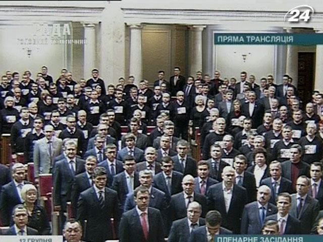 На перше засідання ВР прийшли Кравчук, Азаров, Пшонка та Арбузов На перше засідання ВР прийшли Кравчук, Азаров, Пшонка та Арбузов