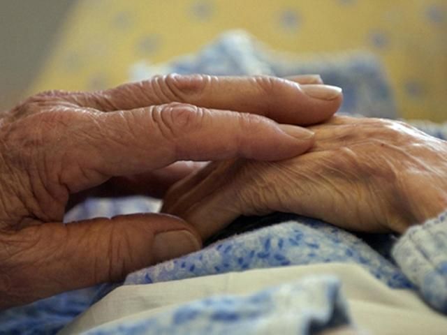 Мужчина забил до смерти свою 72-летнюю мать Мужчина забил до смерти свою 72-летнюю мать