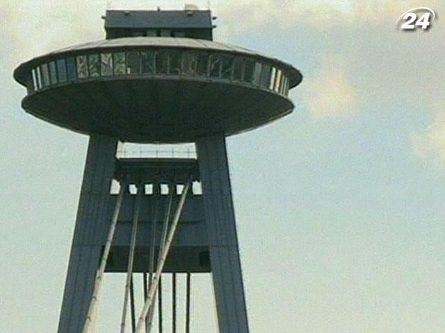 UFO - ресторан в виде тарелки инопланетян UFO - ресторан в виде тарелки инопланетян