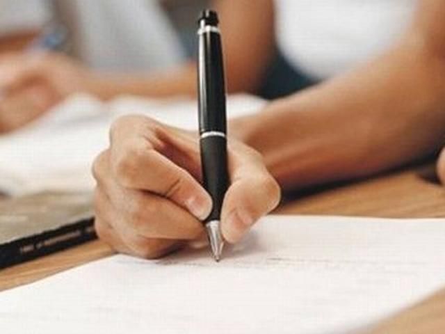 Найграмотнішими у Всеукраїнському радіодиктанті стали пенсіонерка і восьмикласниця Найграмотнішими у Всеукраїнському радіодиктанті стали пенсіонерка і восьмикласниця