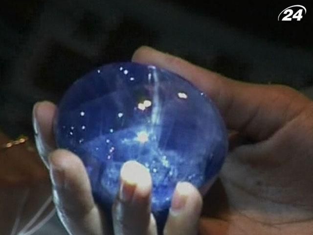 На виставці у Шрі-Ланці представили сапфір за $2,78 мільйона На виставці у Шрі-Ланці представили сапфір за $2,78 мільйона