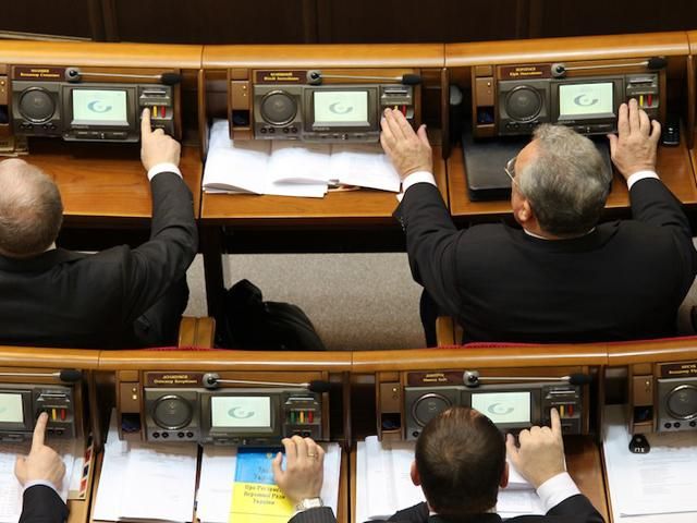 В новой Раде первые "кнопкодавы" (Фото) В новой Раде первые "кнопкодавы" (Фото)