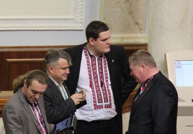 Початок другого дня в Раді: трибуну поки що не блокують Початок другого дня в Раді: трибуну поки що не блокують