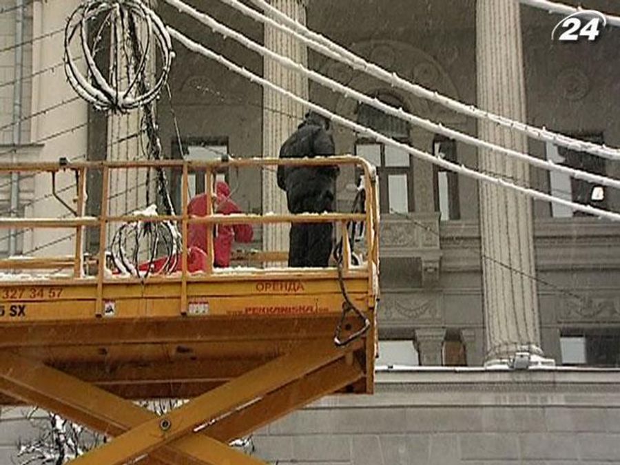 Из-за непогоды без света остаются более 400 населенных пунктов