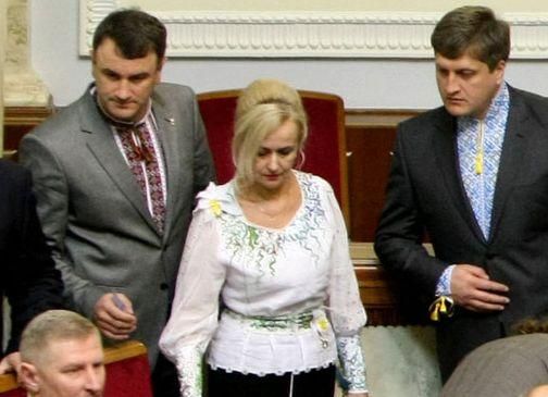 В парламенте Фарион спросила у Азарова, как ему помочь В парламенте Фарион спросила у Азарова, как ему помочь