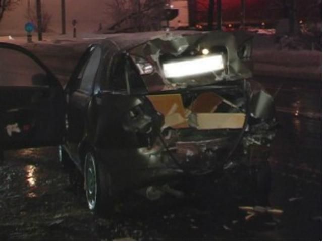 В Киеве автомобили протаранили друг друга (Фото) В Киеве автомобили протаранили друг друга (Фото)