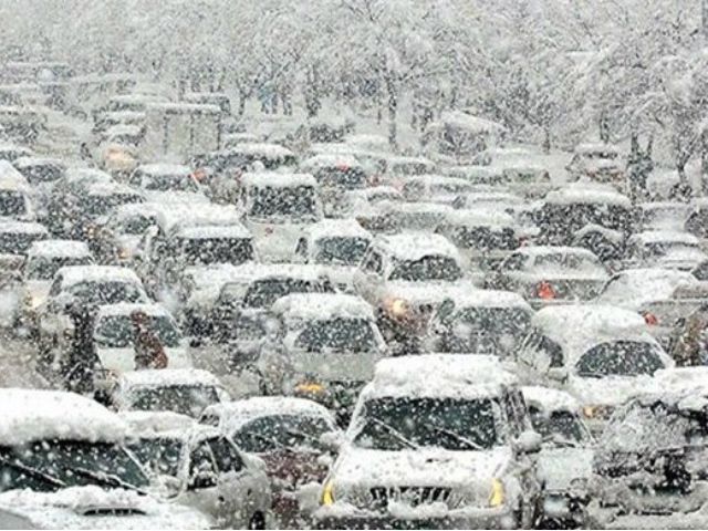 Недалеко от Харькова автомобили "заключены" в километровой пробке Недалеко от Харькова автомобили "заключены" в километровой пробке