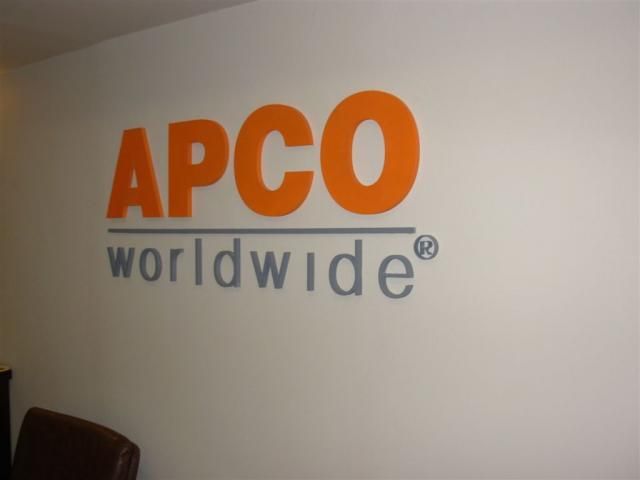 Україна найме американців для покращення іміджу LNG-терміналу Україна найме американців для покращення іміджу LNG-терміналу