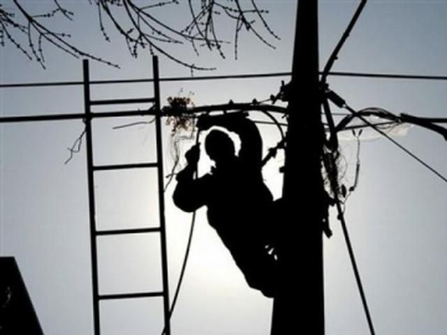 Через негоду без світла залишилися мешканці майже 350 населених пунктів Через негоду без світла залишилися мешканці майже 350 населених пунктів