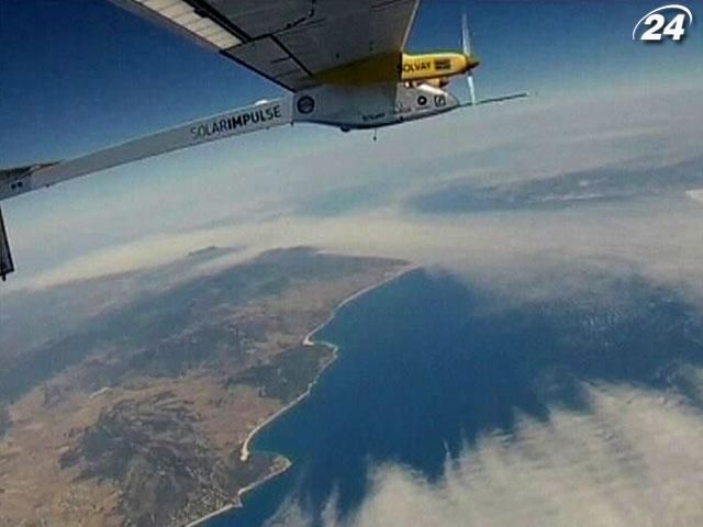 Швейцарці хочуть облетіти землю літаком на сонячних батареях Швейцарці хочуть облетіти землю літаком на сонячних батареях