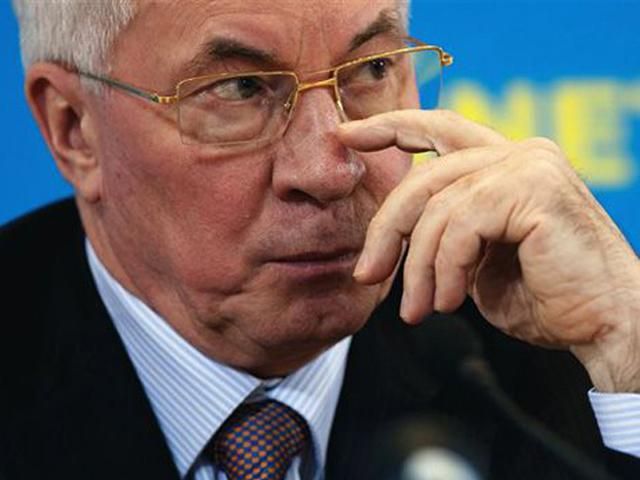 Азаров снова списал долги бюджета на "папередников" Азаров снова списал долги бюджета на "папередников"