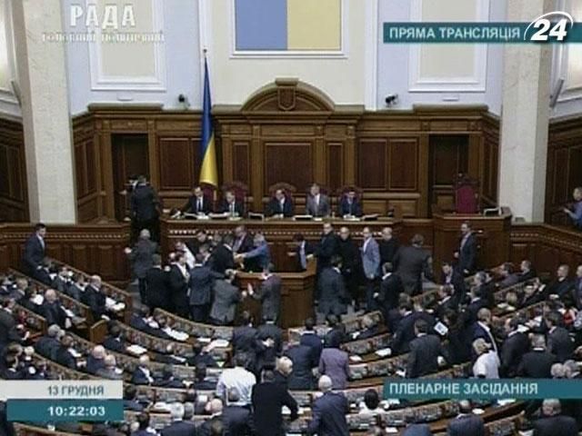 Опозиція вимагає розслідувати побиття Олега Медуниці Опозиція вимагає розслідувати побиття Олега Медуниці