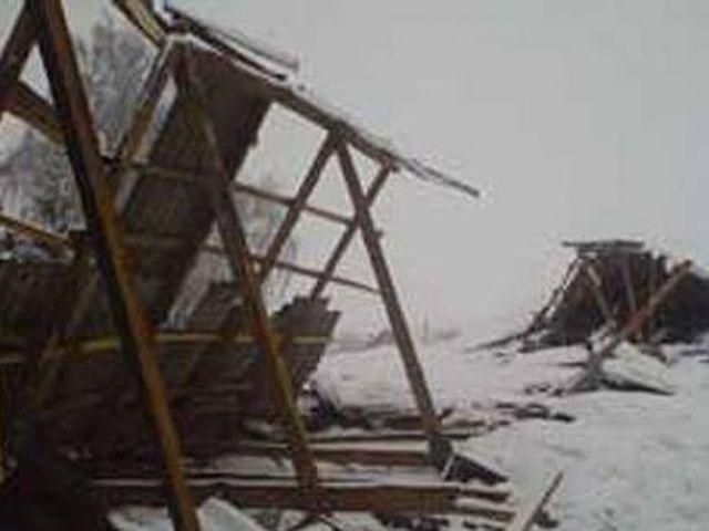 Под тяжестью снега провалилась крыша винницкой школы