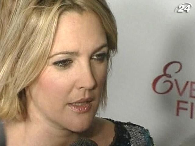 Дрю Бэрримор запускает собственную линию косметики "Flower" Дрю Бэрримор запускает собственную линию косметики "Flower"