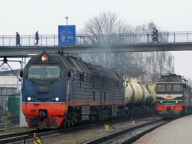 В Луганской области тепловоз столкнулся с двумя вагонами