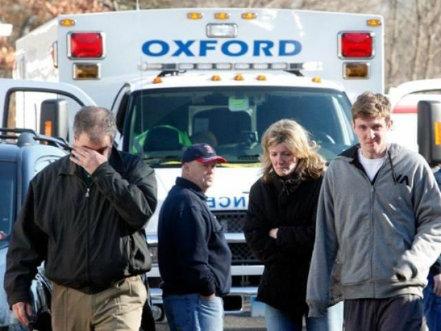 У США батько учня влаштував стрілянину в школі (Фото) У США батько учня влаштував стрілянину в школі (Фото)