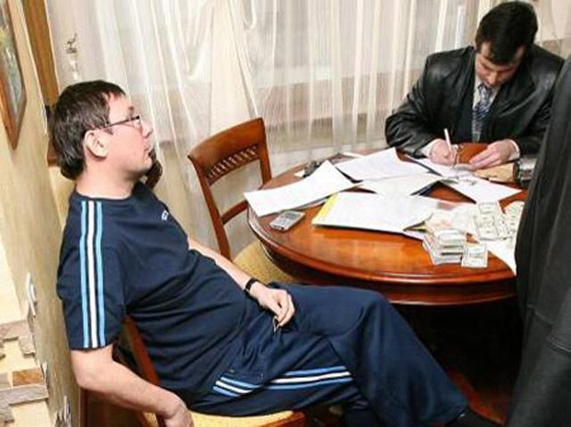 Дружина Луценка: Юра не може сидіти Дружина Луценка: Юра не може сидіти