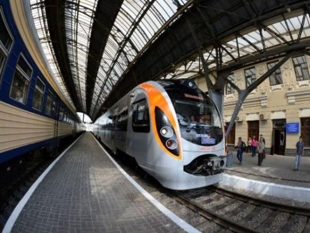 До пасажирів замість Hyundai приїхали звичайні потяги До пасажирів замість Hyundai приїхали звичайні потяги