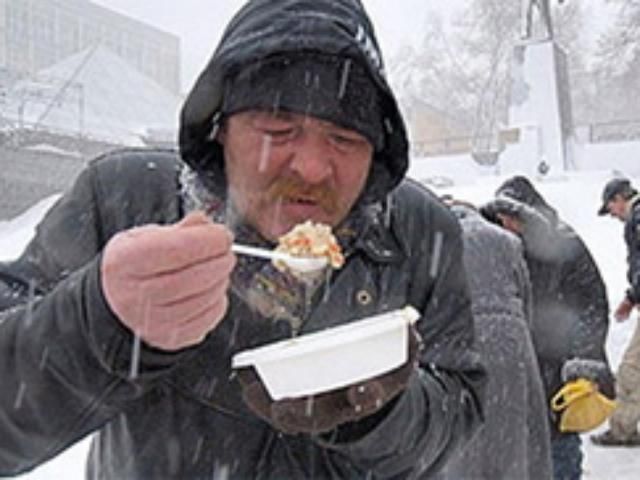 Від сьогодні безхатченків обігріватимуть у спеціальних наметах Від сьогодні безхатченків обігріватимуть у спеціальних наметах