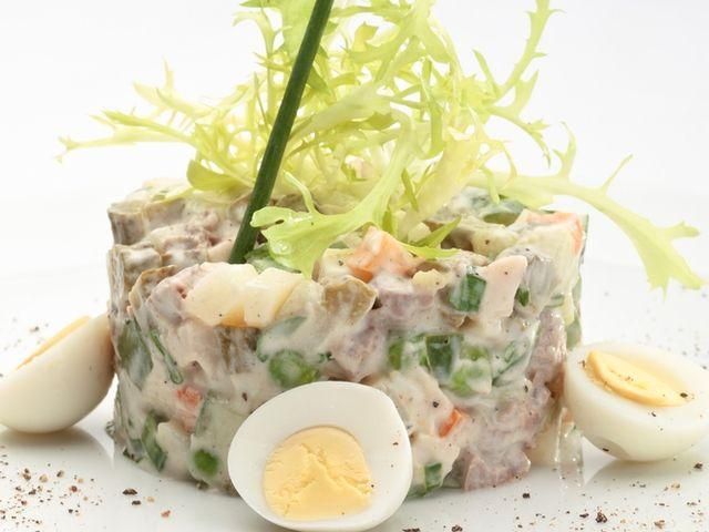 Росіяни встановити рекорд, приготувавши 1800 кілограмів салату Росіяни встановити рекорд, приготувавши 1800 кілограмів салату