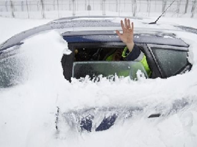 На Волыни снежные заносы блокировали движение на дорогах