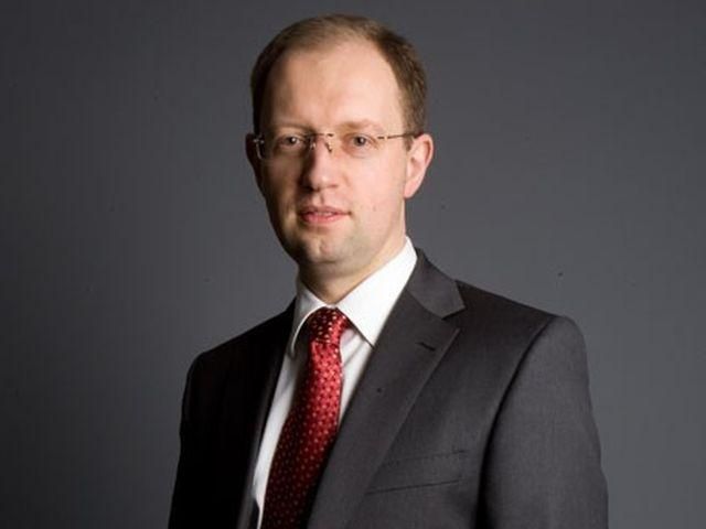 Яценюк обіцяє, що пенсії зростуть на 334 гривні Яценюк обіцяє, що пенсії зростуть на 334 гривні