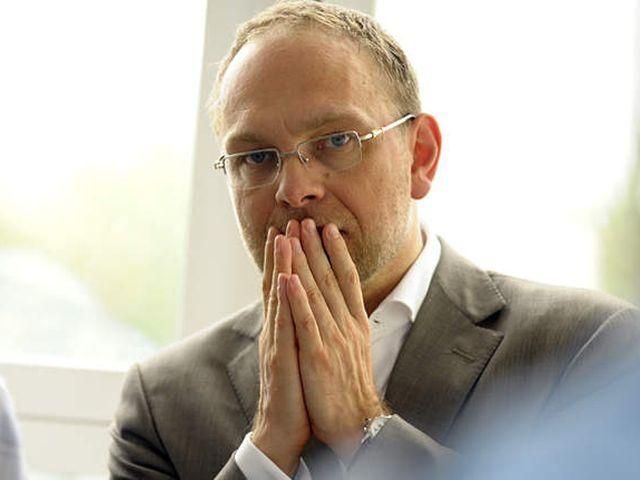 Власенко вимагає кримінальну справу проти судді, яка не випустила його з України Власенко вимагає кримінальну справу проти судді, яка не випустила його з України